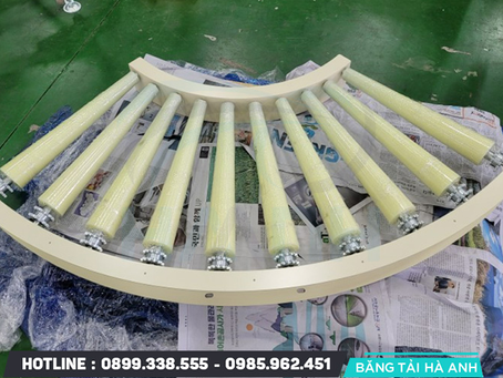 Băng tải con lăn cong – Bí quyết tối ưu không gian và nâng cao hiệu quả sản xuất