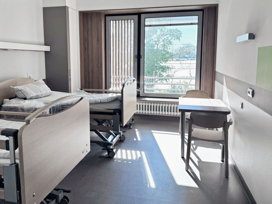 Wahlleistungszimmer mit 2 Betten und Sitzecke