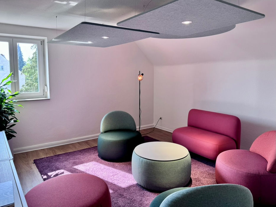 Bibliothek und Mitarbeiterlounge