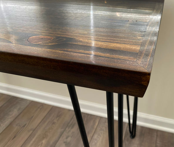 Minimalist Desk2.jpg