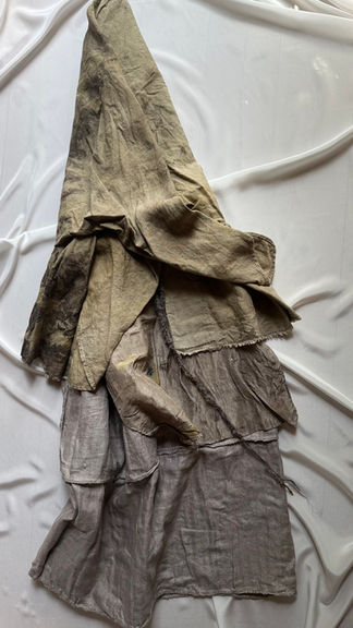 oluhi, 
by oluhi,
oluhi clothing,
botanical dyes, 
plant dyes, 
plant colors, 
natural dyes,
compostable fabrics,
hand sewn clothing,
linen clothing,
handmade clothing, 
hand dyed fabrics, 
hand stitched clothing, 
self-made patterns, 
no waste patterns 
plant dyed silk, 
plants from the garden on silk,
bundle dye, 
botanical prints, 
eco print, textile print, 
plant prints on silk,