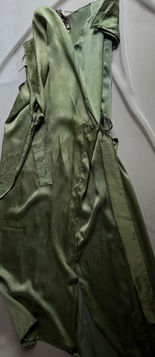 oluhi, 
by oluhi,
oluhi clothing,
botanical dyes, 
plant dyes, 
plant colors, 
natural dyes,
compostable fabrics,
hand sewn clothing,
handmade clothing, 
hand dyed fabrics, 
hand stitched clothing, 
self-made patterns, 
no waste patterns 
plant dyed silk, 
plants from the garden on silk,