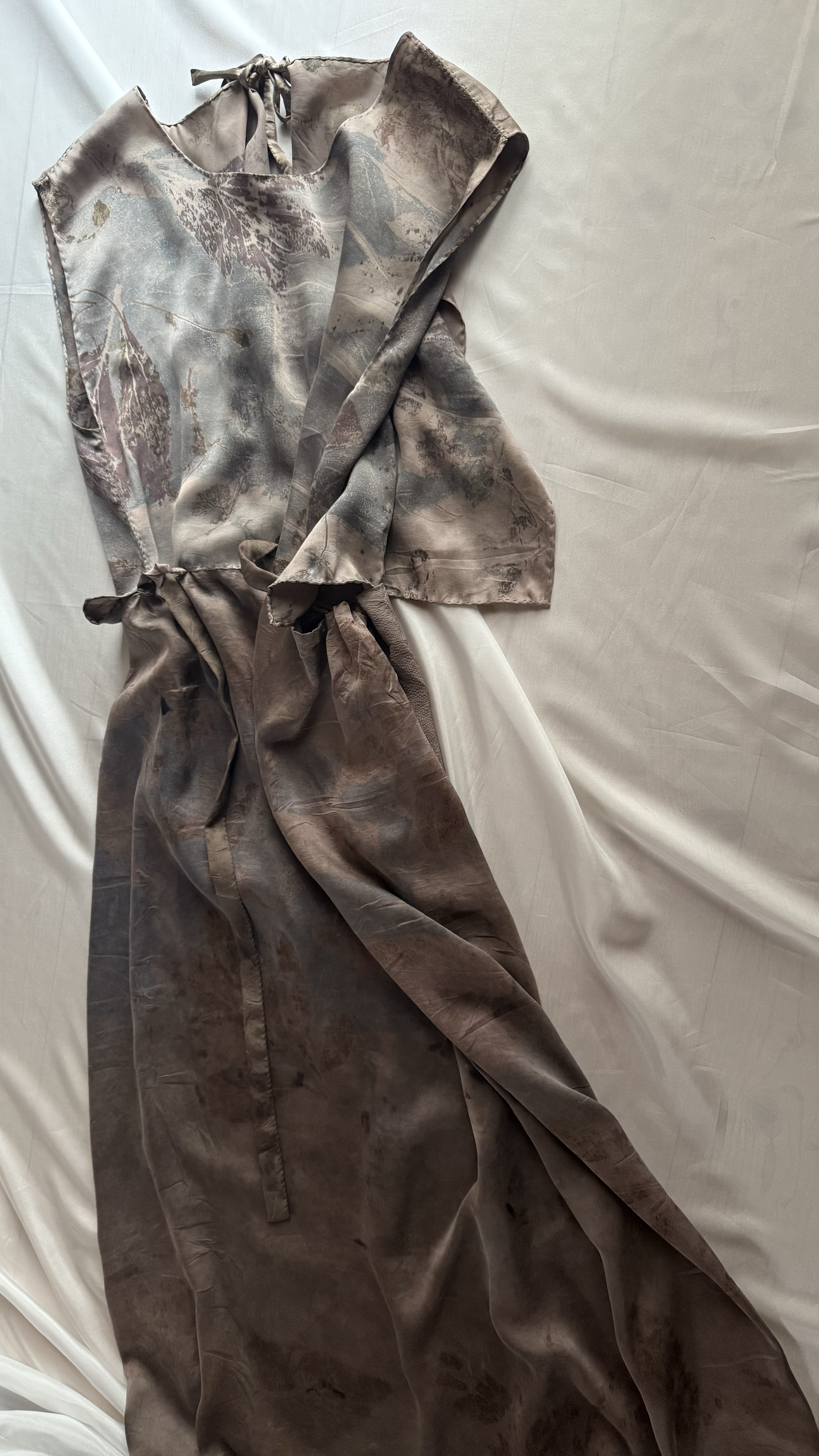 oluhi, hand sewn clothing, plant dyes, natural dyes, botanical dyes, botanical prints, compostable fabrics,