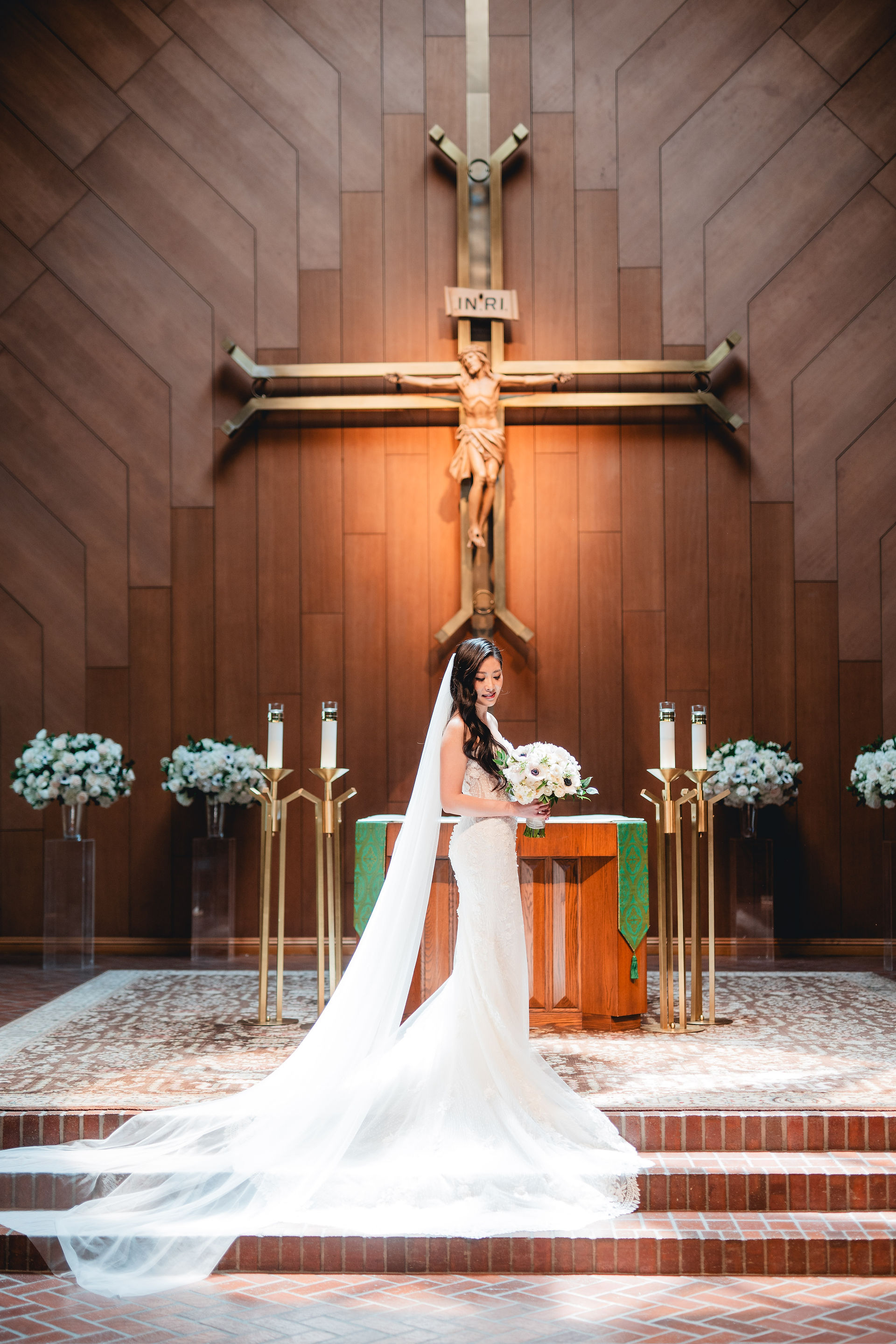Wedding Ceremony at Holy Spirit Catholic Church shot by Alvis Pham Photography, Orange County Wedding Photographer