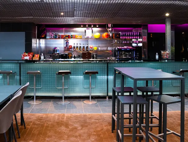 bar-clubhouse.webp