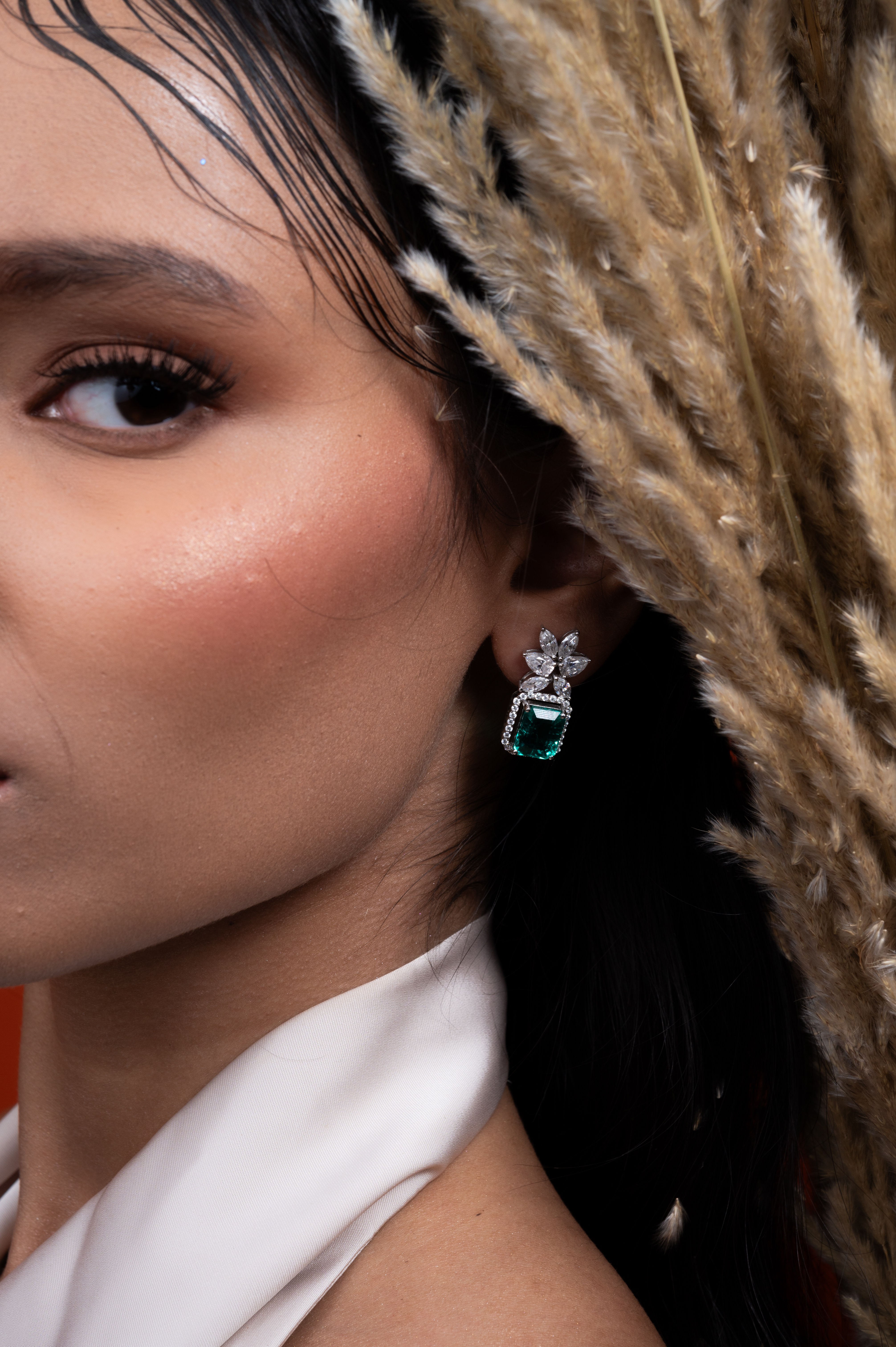 Flower Emerald earrings