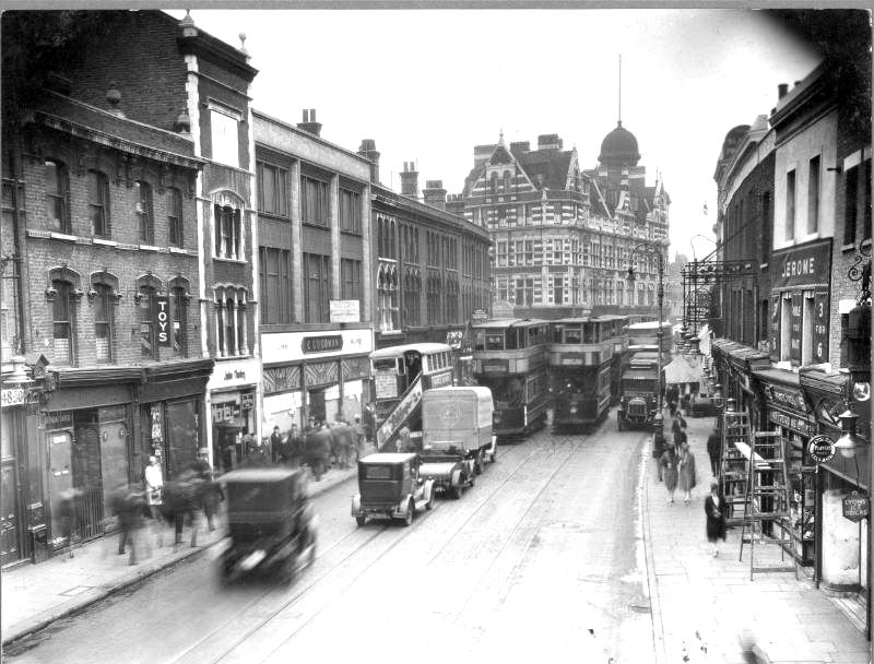 historical black and white image of walworth road
