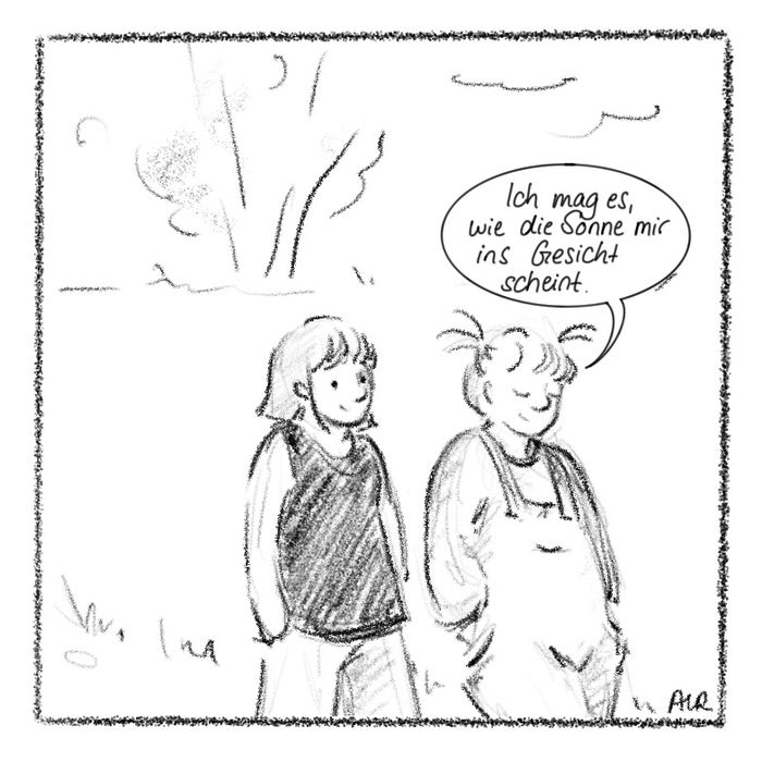 Hanne und Mica gehen einen Weg entlang. Hanne hat die Augen zu. Lächelnd sagt sie: "Ich mag, wie die Sonne mir ins Gesicht scheint."