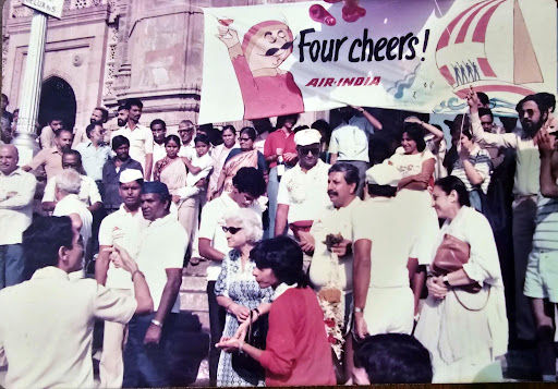 Crowd at Gateway of India cheering the seabirds to Muscat