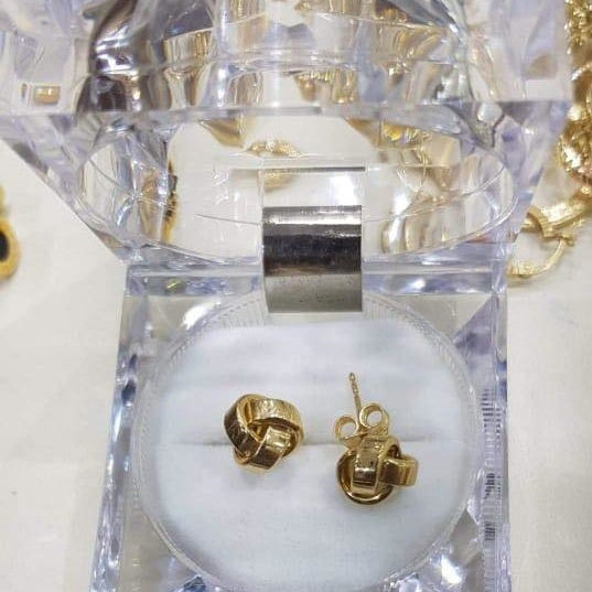 Gold Earring (2.5 grams)