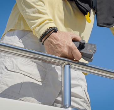 single hand control with Dockmate® wireless remote 