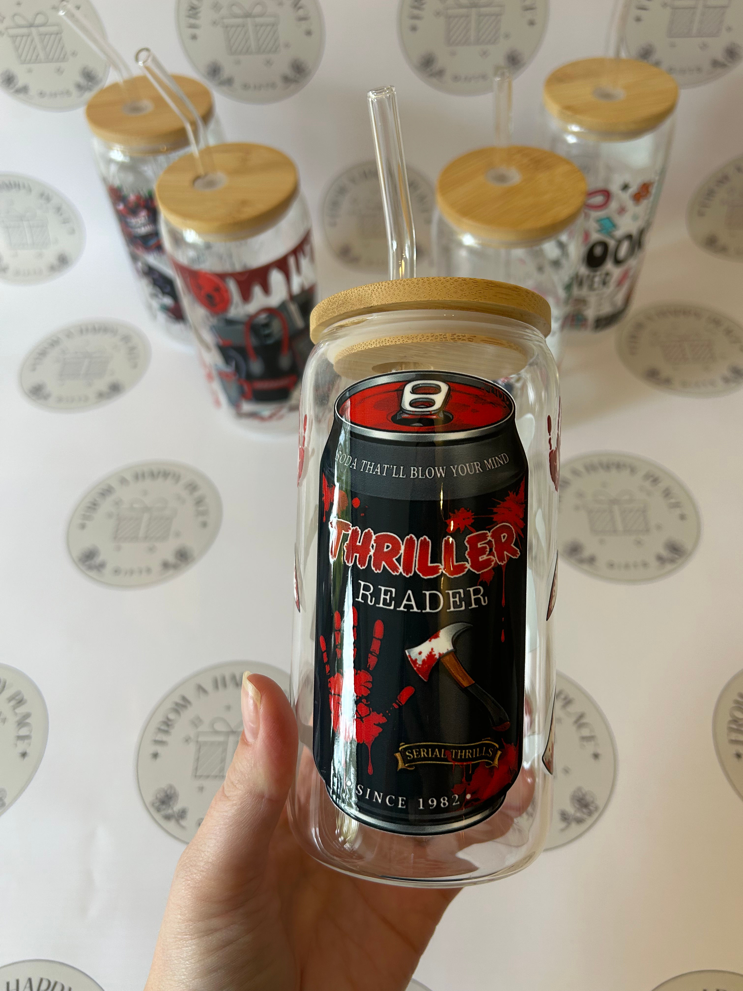 Thriller glass can with a glass straw and bamboo lid