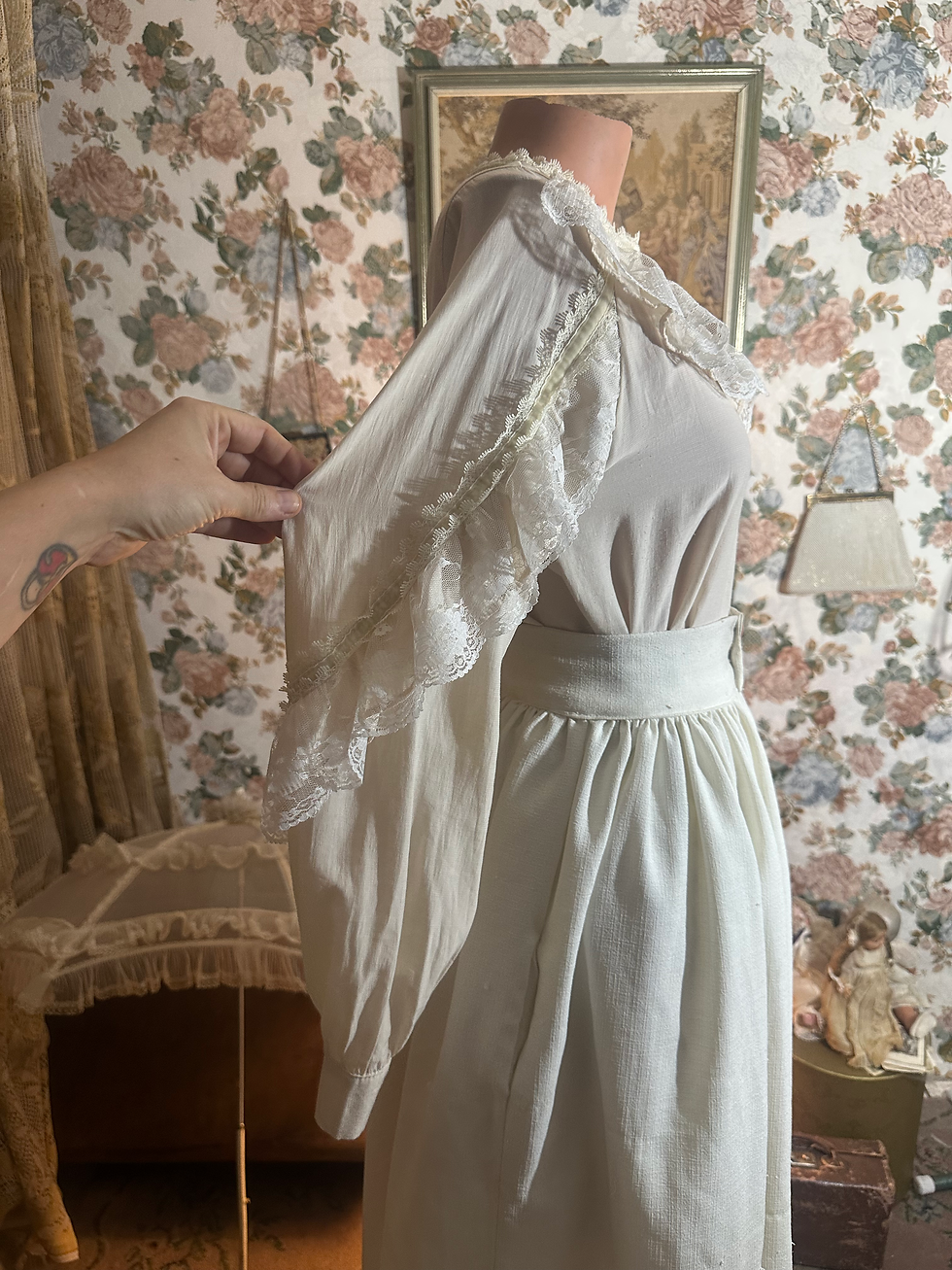 Miniatura: Blusa retrô vitoriana manga longa creme rendas brancas 