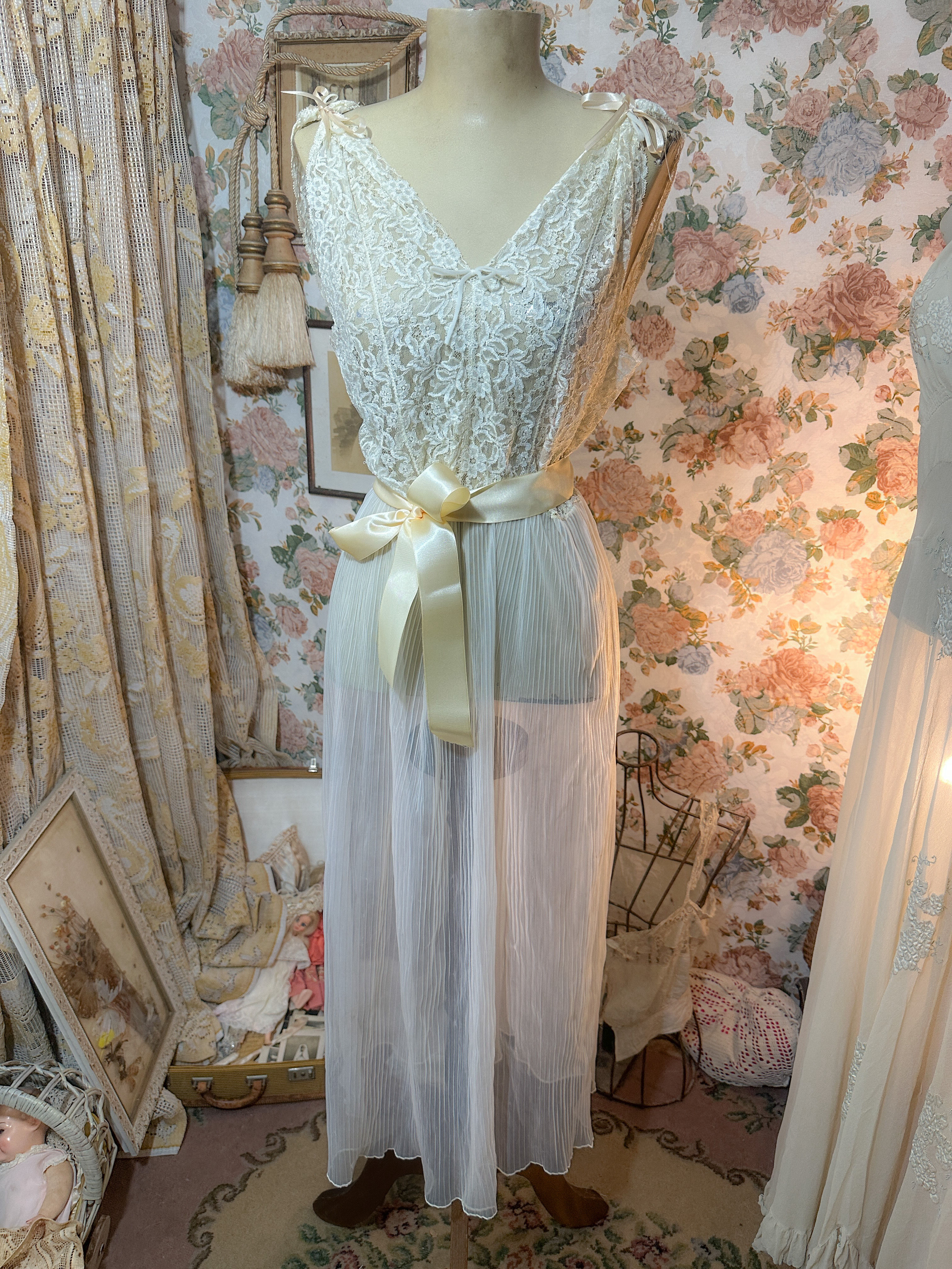 Camisola vintage 1950s rendas tule plisse caraterístic