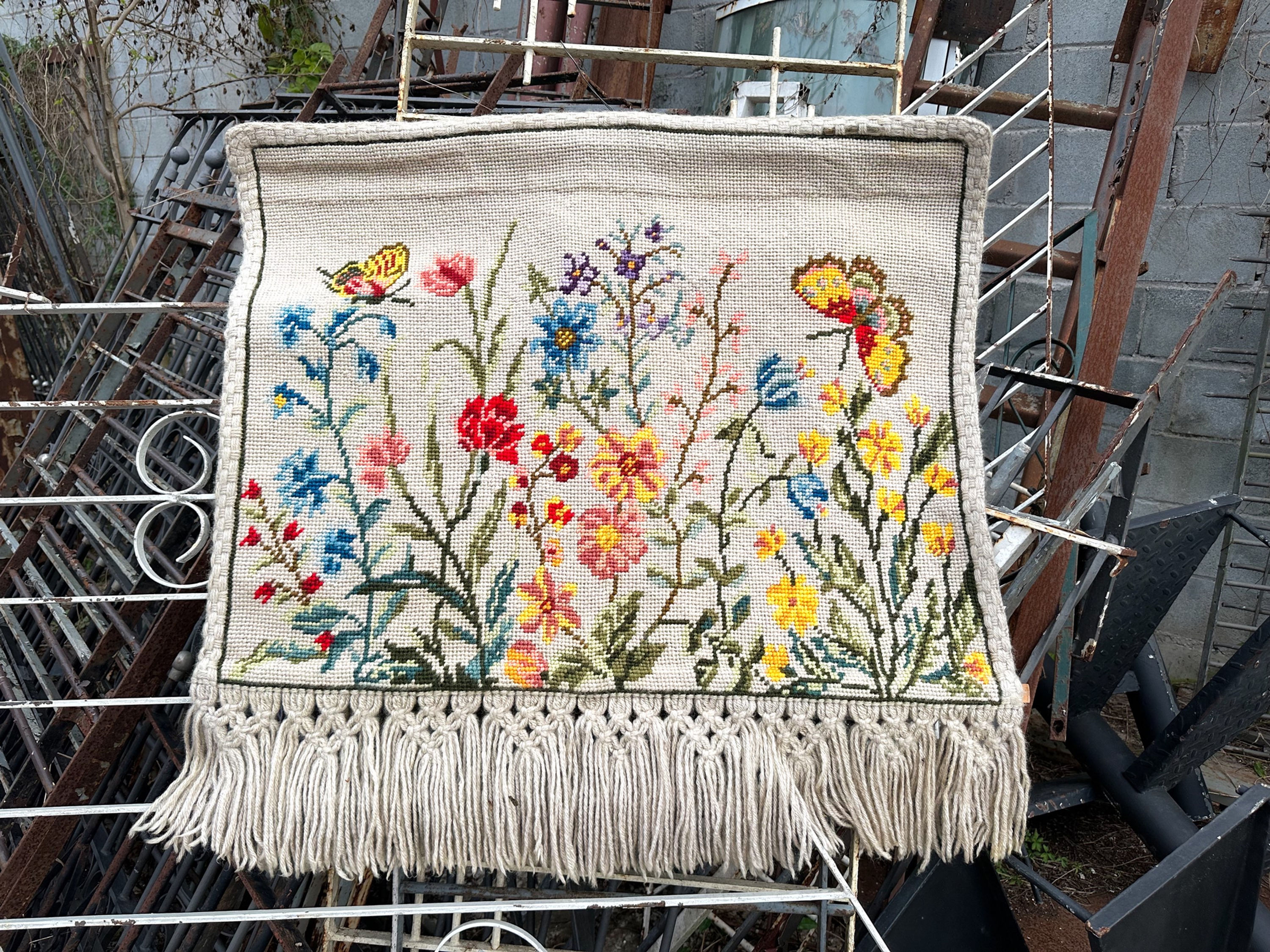 Tapeçaria vintage de parede 1960/70 flores e borboletas