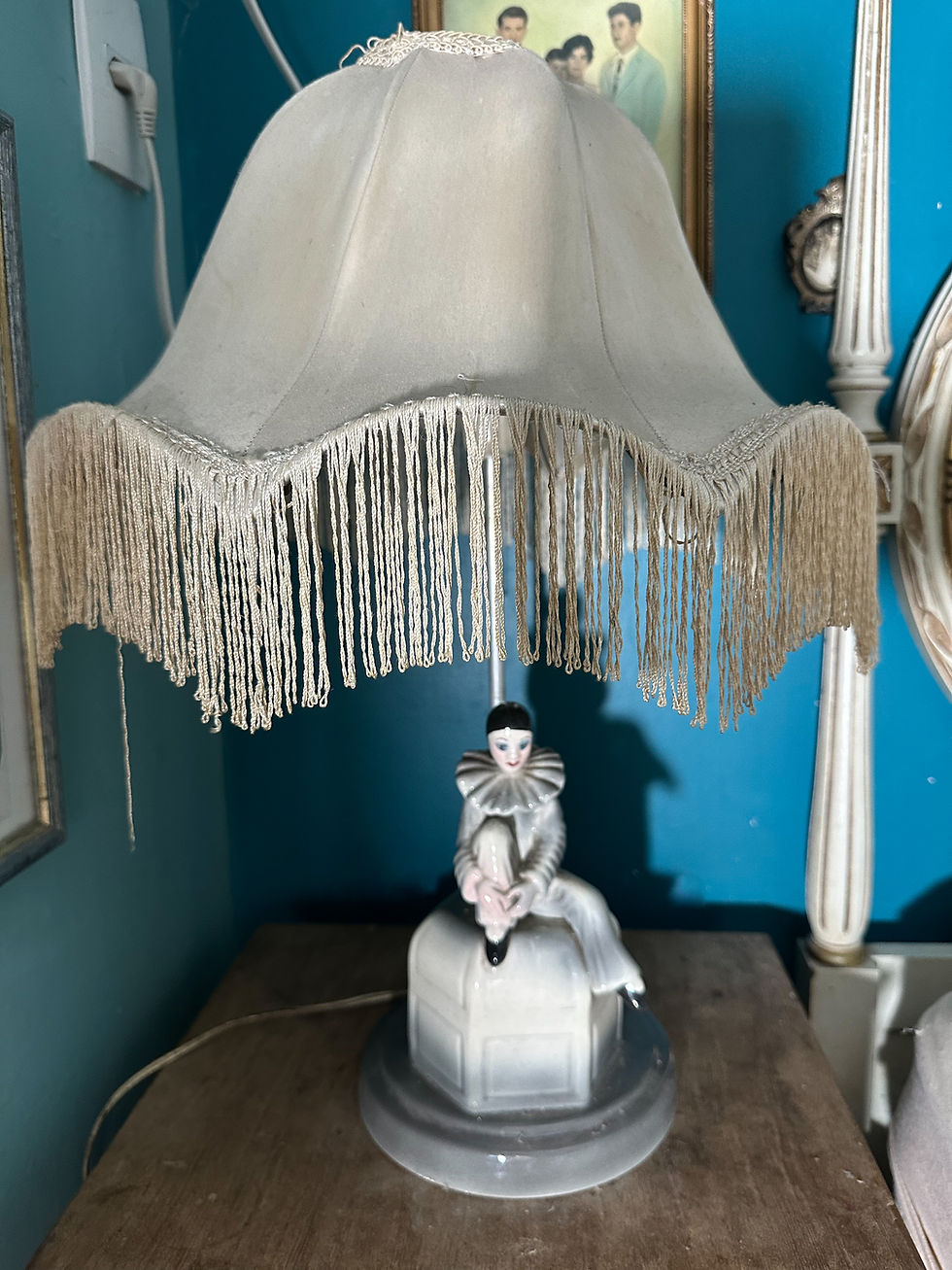 Miniatura: Abajur vintage pierrô porcelana cúpula franjas 