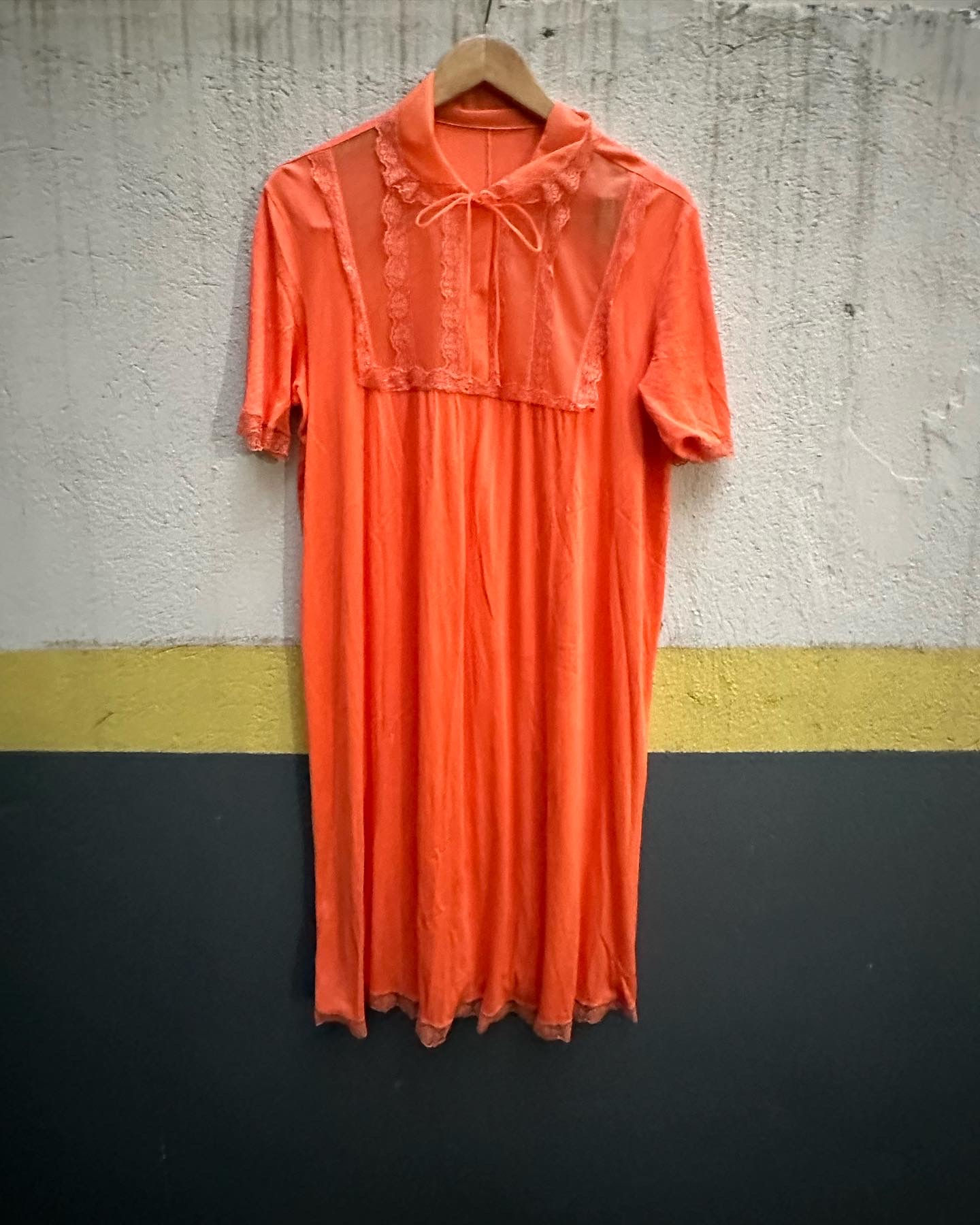 Camisola vintage vitoriana laranja vivo 