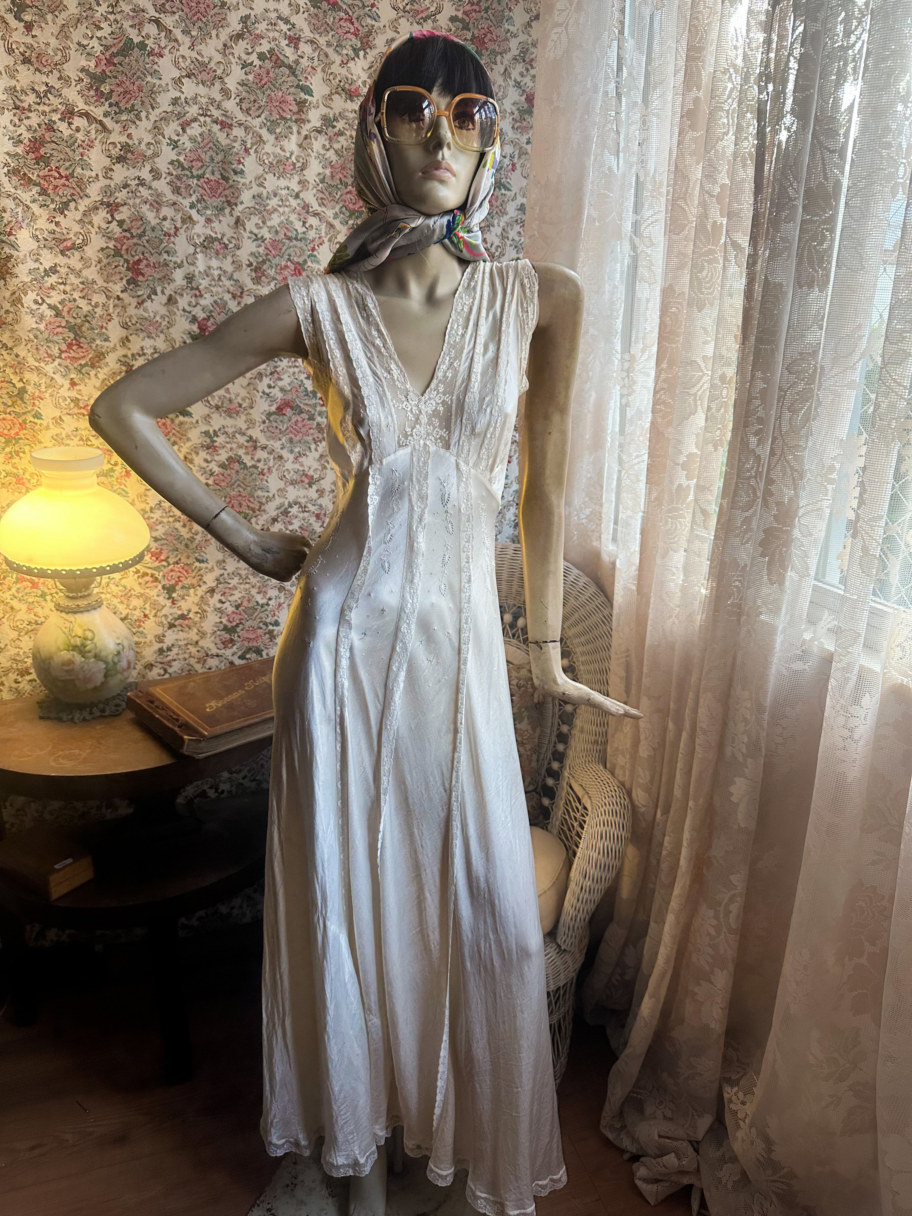 Vestido camisola vintage 1930 seda pura bordados flores azul past