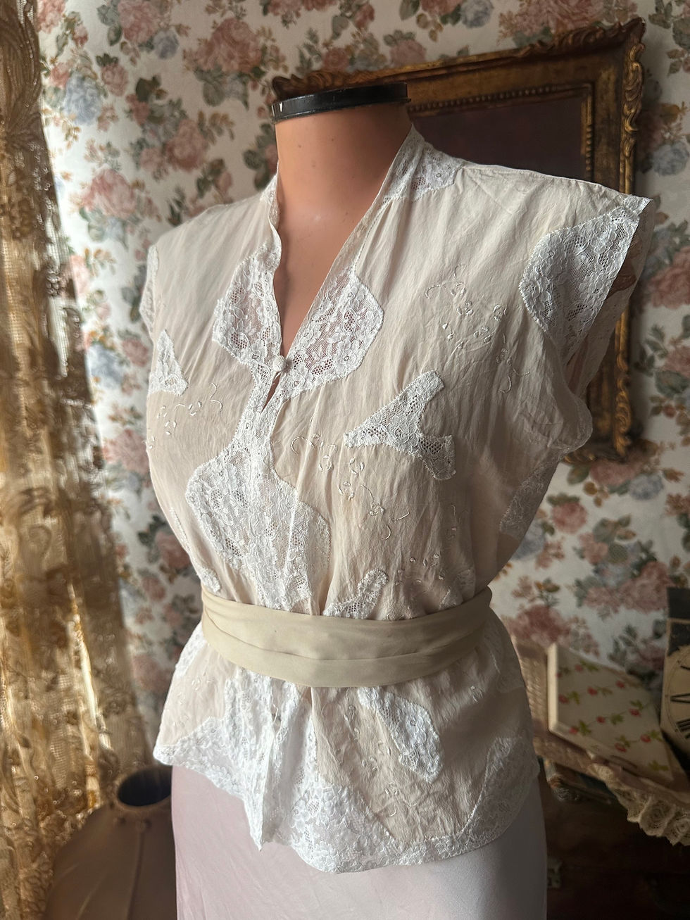 Miniatura: Liseuse vintage 1940/50 em seda com rendas francesas 
