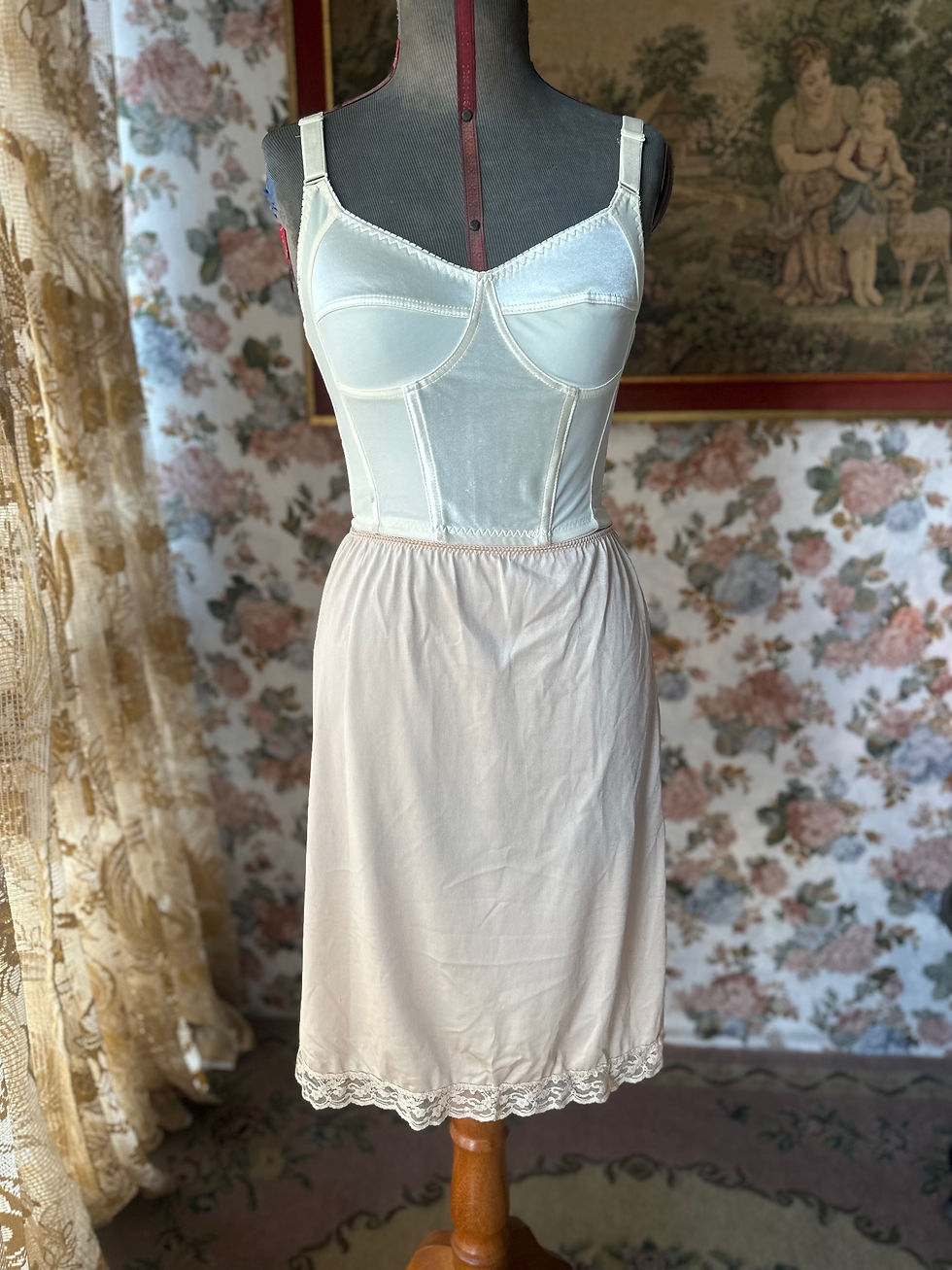Anágua vintage bege com renda barra