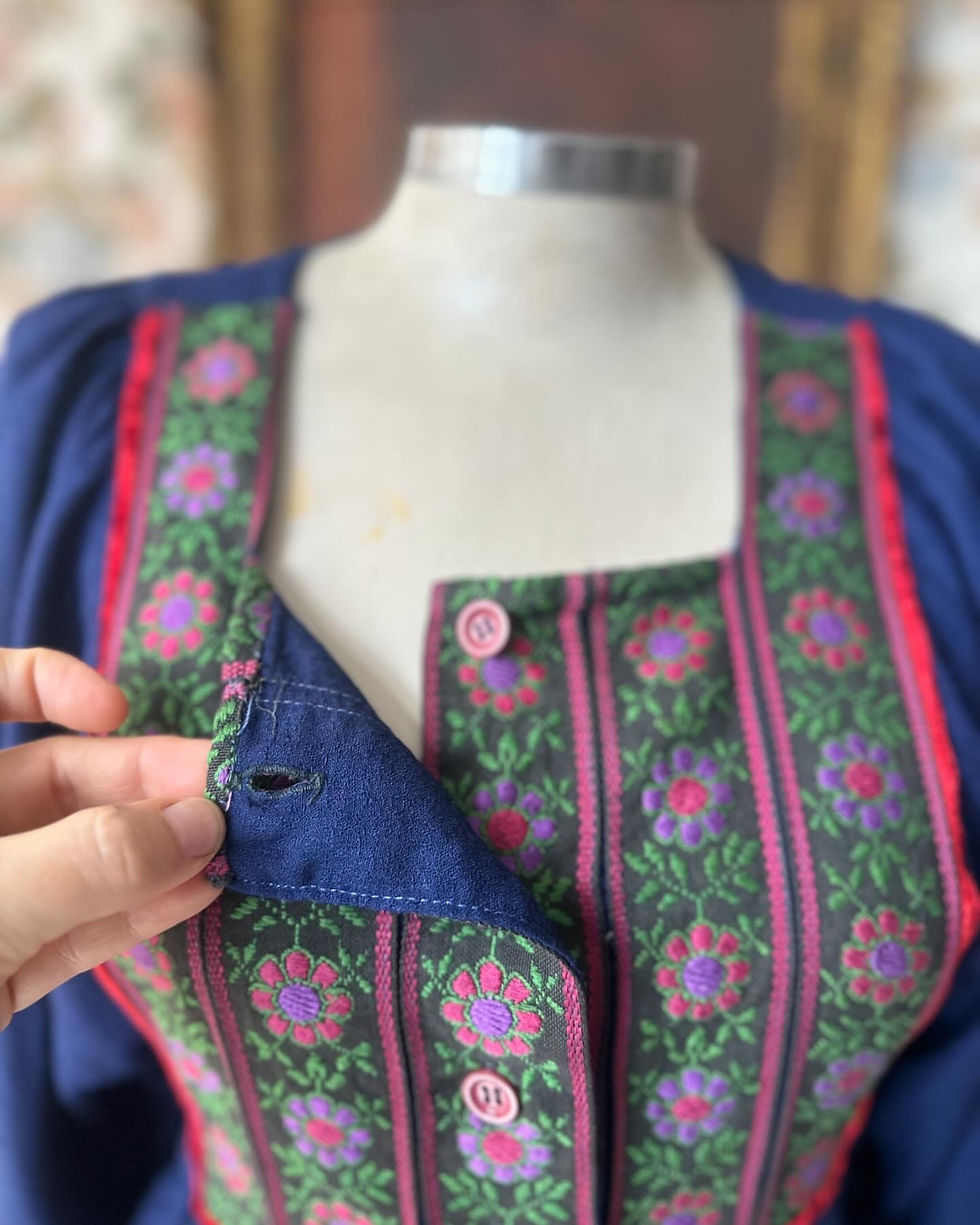 Miniatura: Vestido vintage 1970 folk azul galões florais 