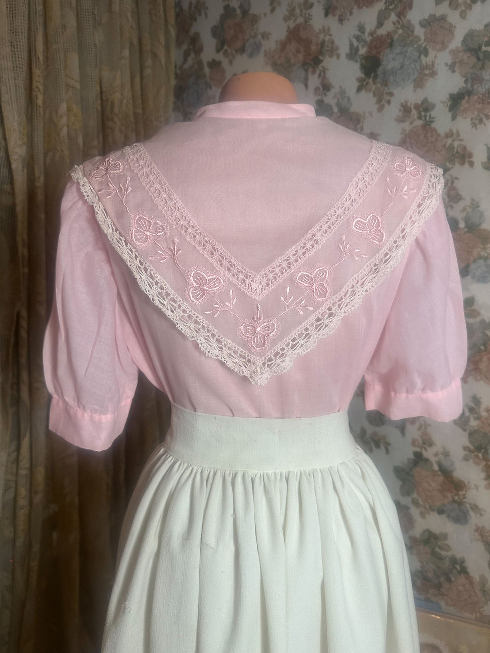 Miniatura: Blusa vintage cambraia linho rosa gola padre decote V bordados 