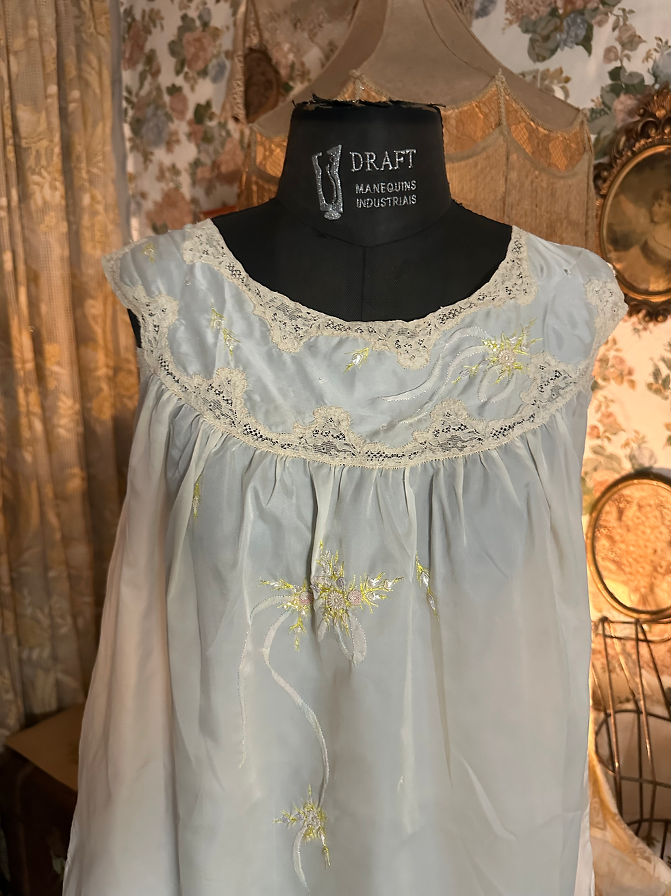 Miniatura: Camisola vintage 1950 trapézio amarelinha bordados rococó 