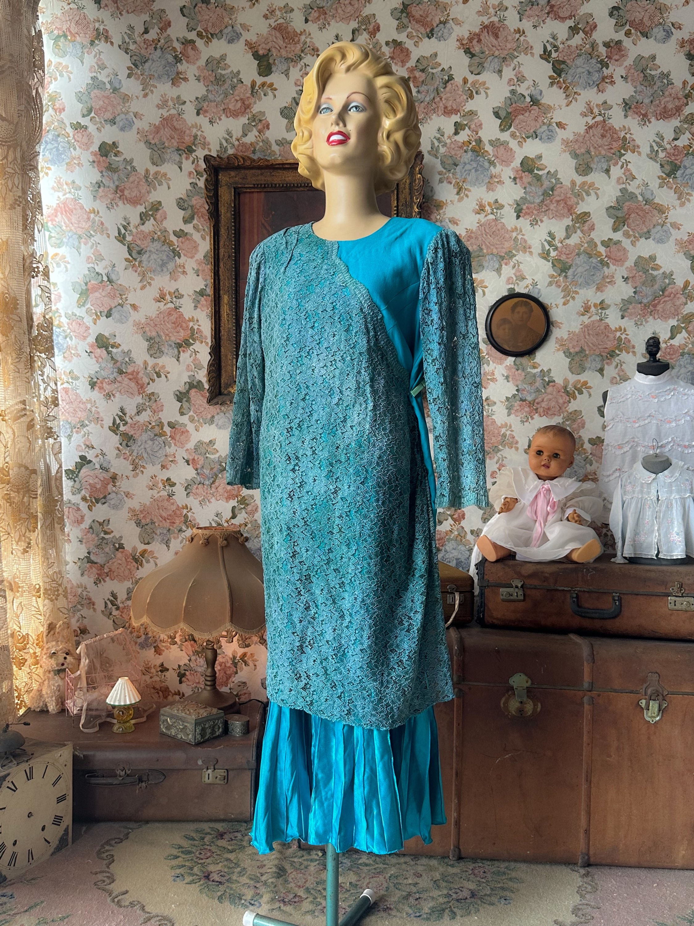 Vestido vintage 1980 revivalismo anos 20 seda e guipir azul 