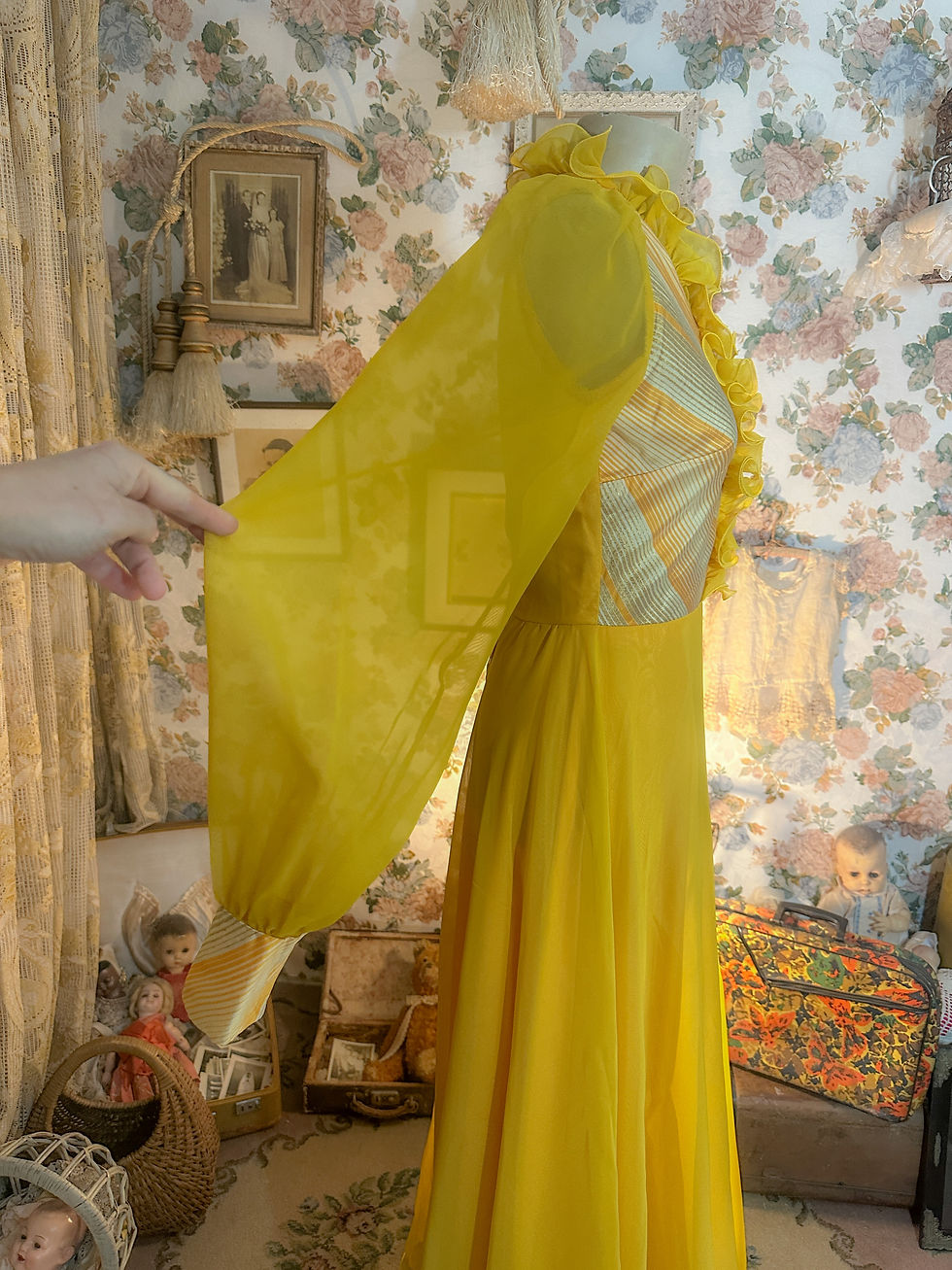 Miniatura: Vestido de festa vintage 1970 revival Vitoriano em organza amarela canári