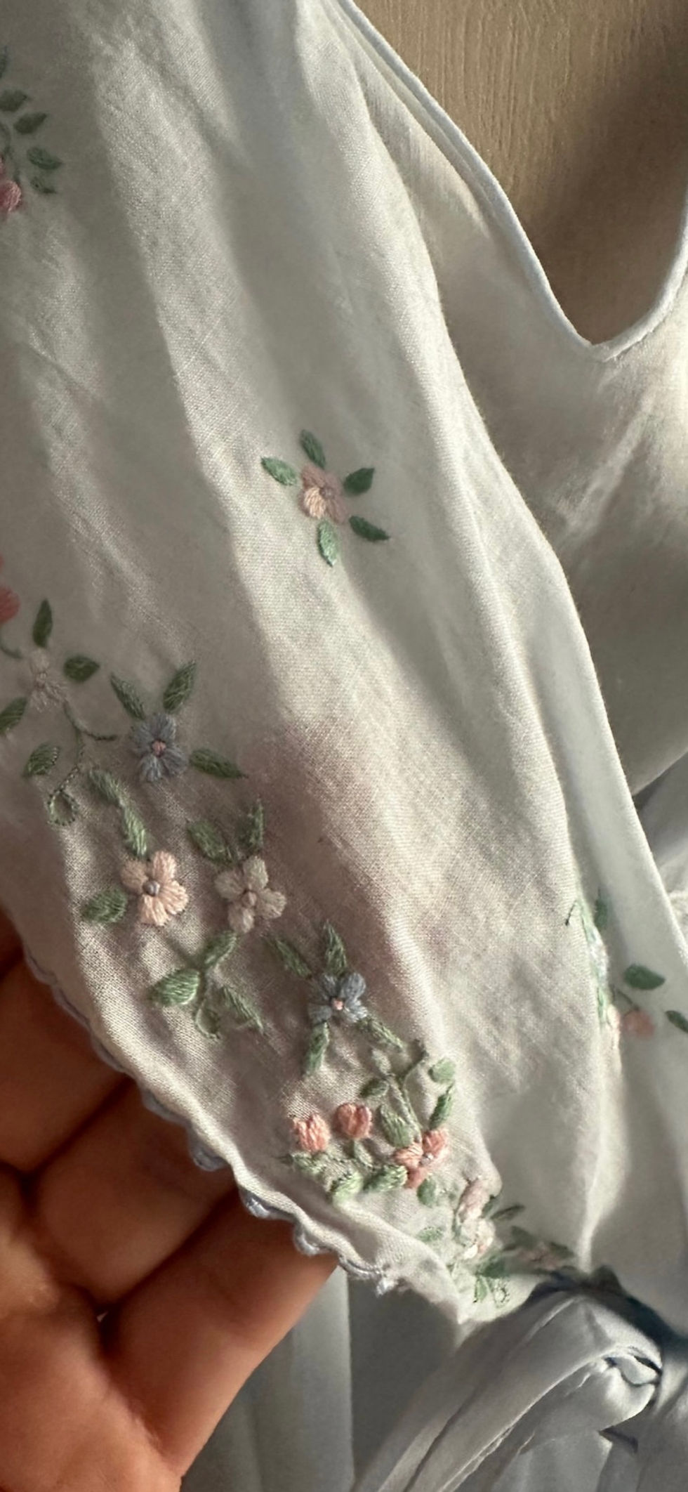 Miniatura: vestido camisola 1930 azul clarinho em cambraia de algodão pele de ovo, com