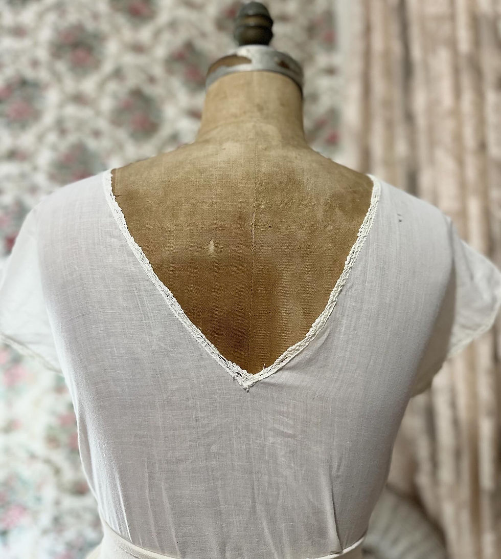 Miniatura: Blusa vintage pala V em organza pele de ovo bordada 