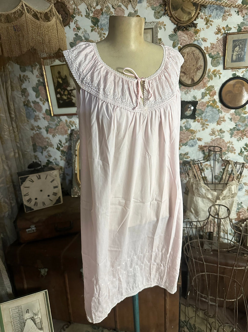 Miniatura: Conjunto vintage camisola e peignoir 50s  rosinha clarinho com bordados  Modelo 