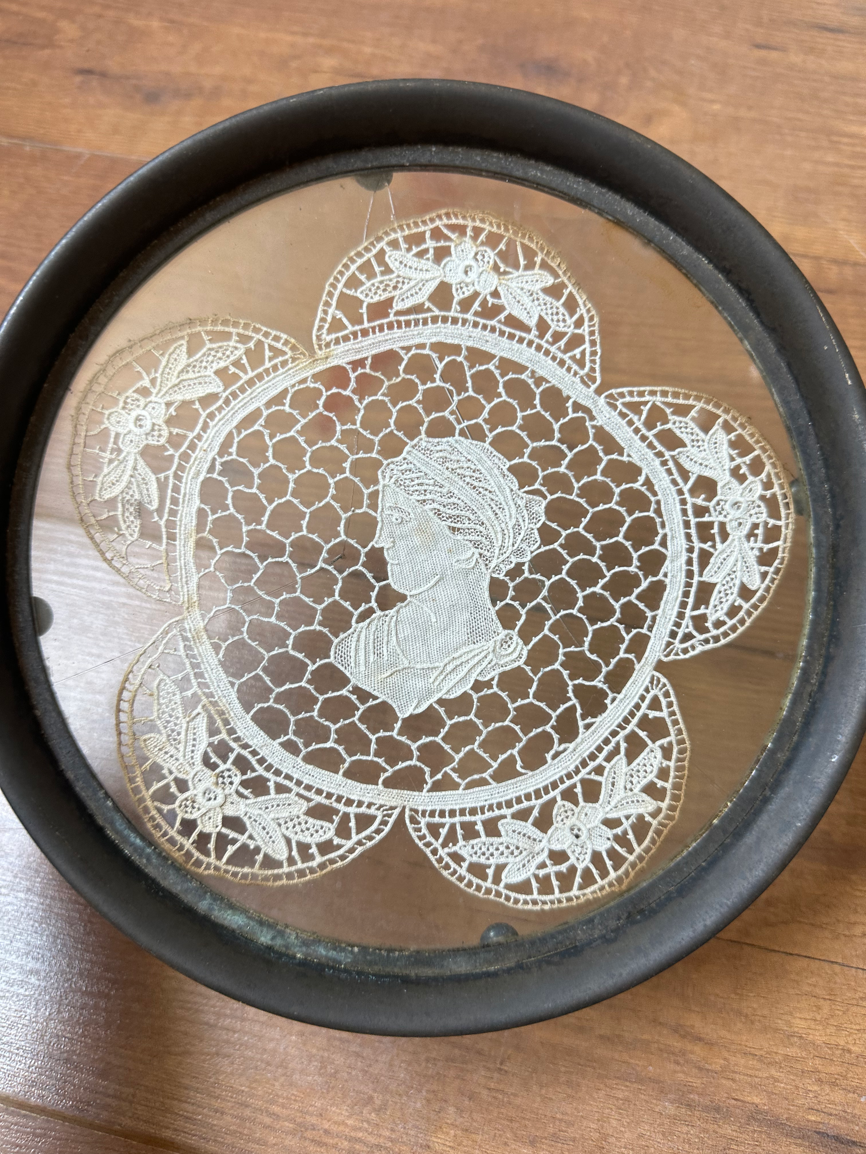 Renda antique irlandesa rosto mulher Roma , emoldurada em uma forma tipo