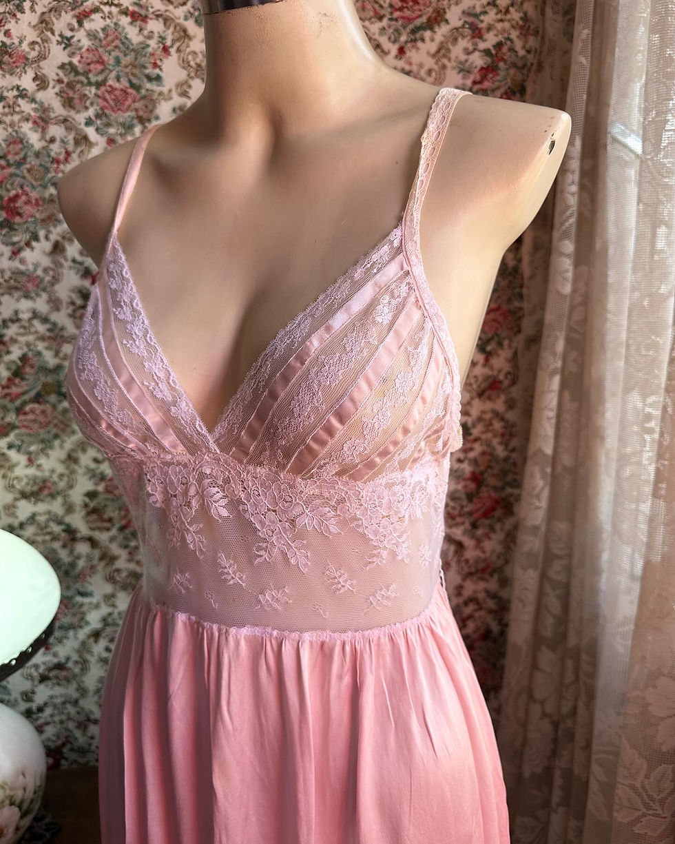 Miniatura: Camisola vestido vintage rosa 1950s em seda com rendas francesas 