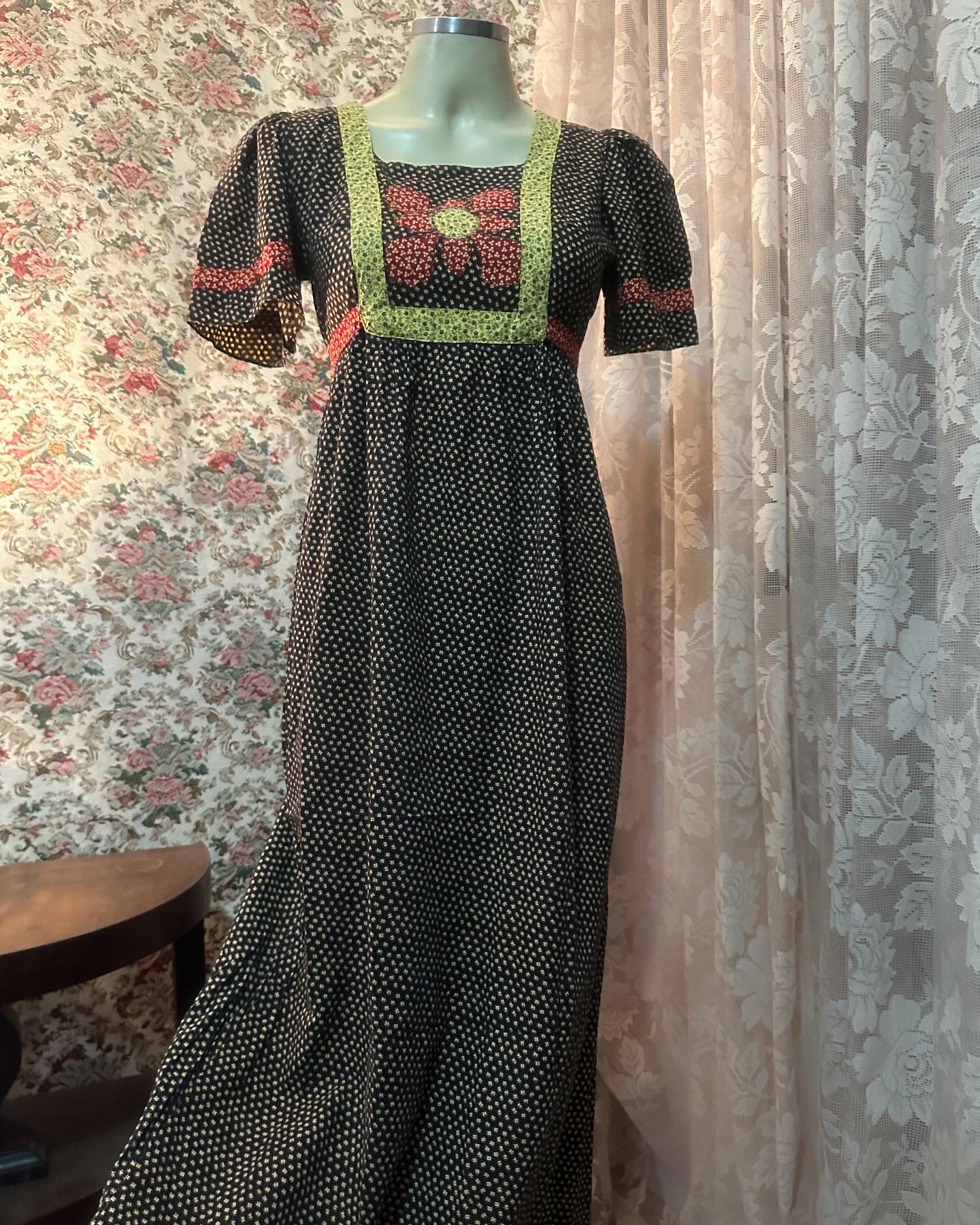 Vestido vintage 1970 ingles camponesa pathwork margarida 