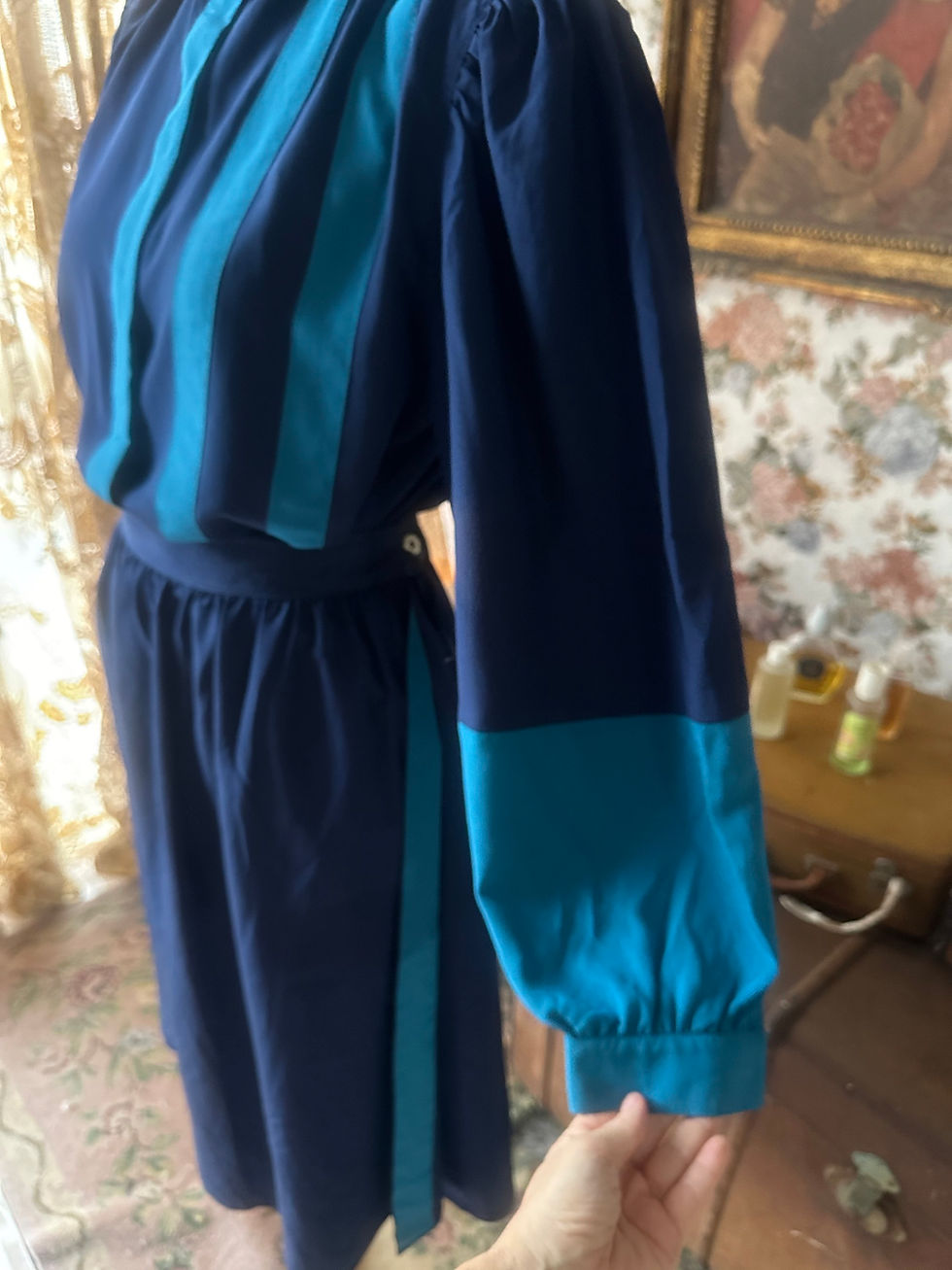 Miniatura: Conjunto de blusa e saia vintage azul assimetrias geométricas recortes 