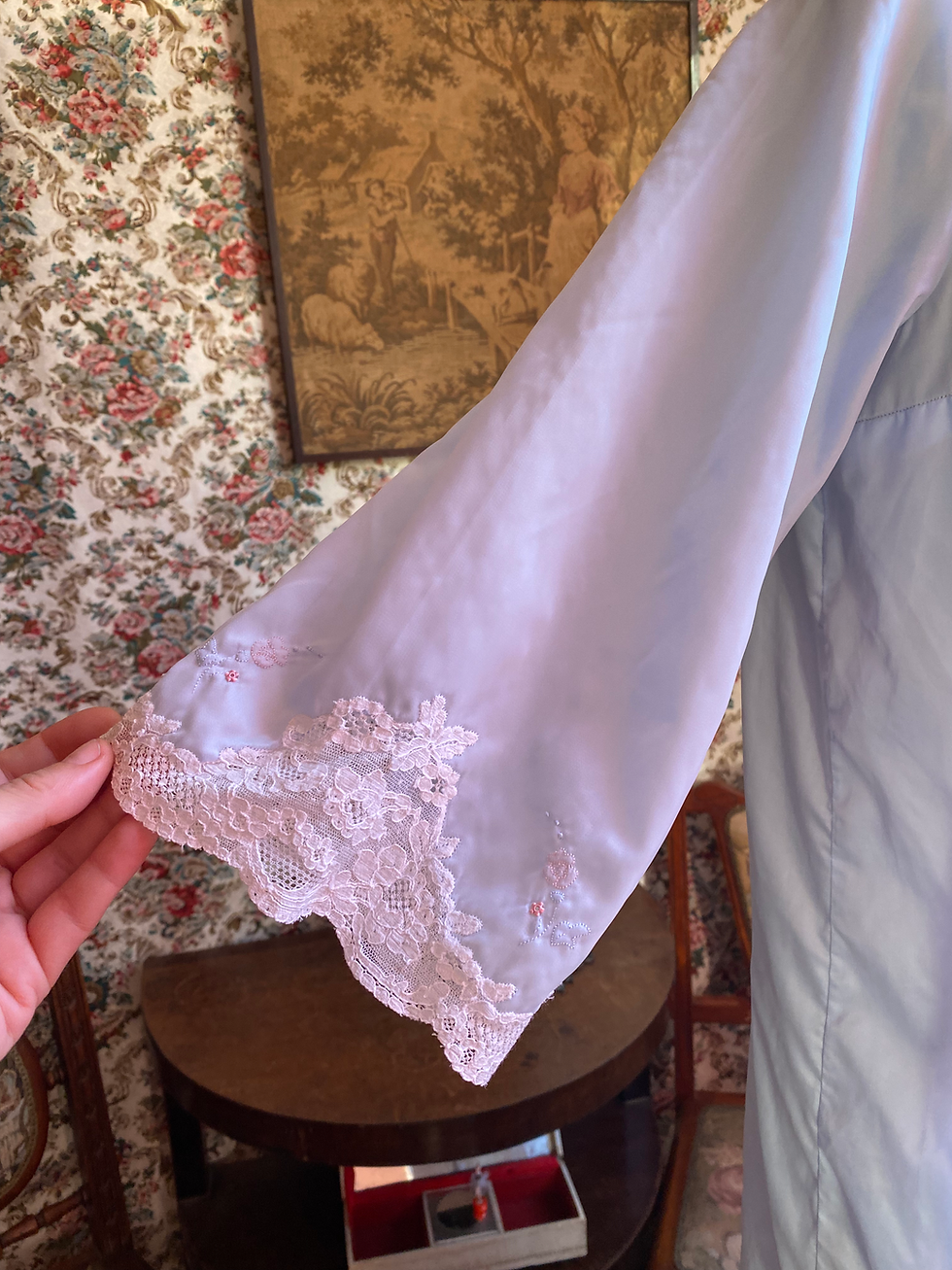 Miniatura: Conjunto de camisola e peignoir anos 50 azul clarinho bordados e rendas 