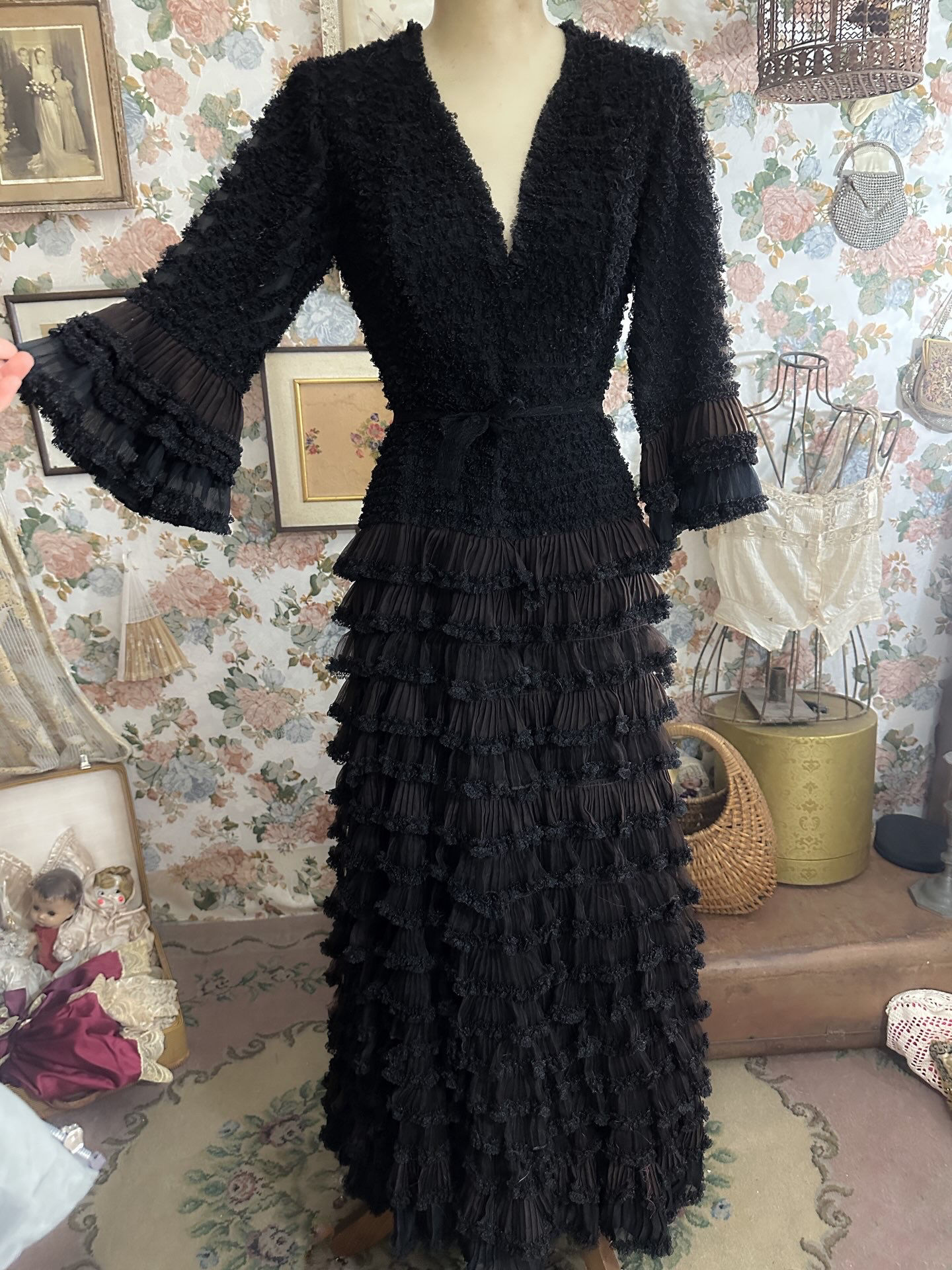 Vestido vintage festa drama preto frufru