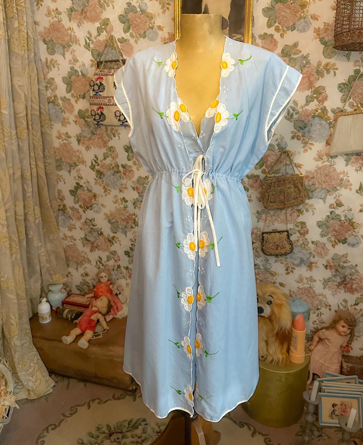 Conjunto vintage camisola e Peignoir algodão azul bebê margaridas bordadas 