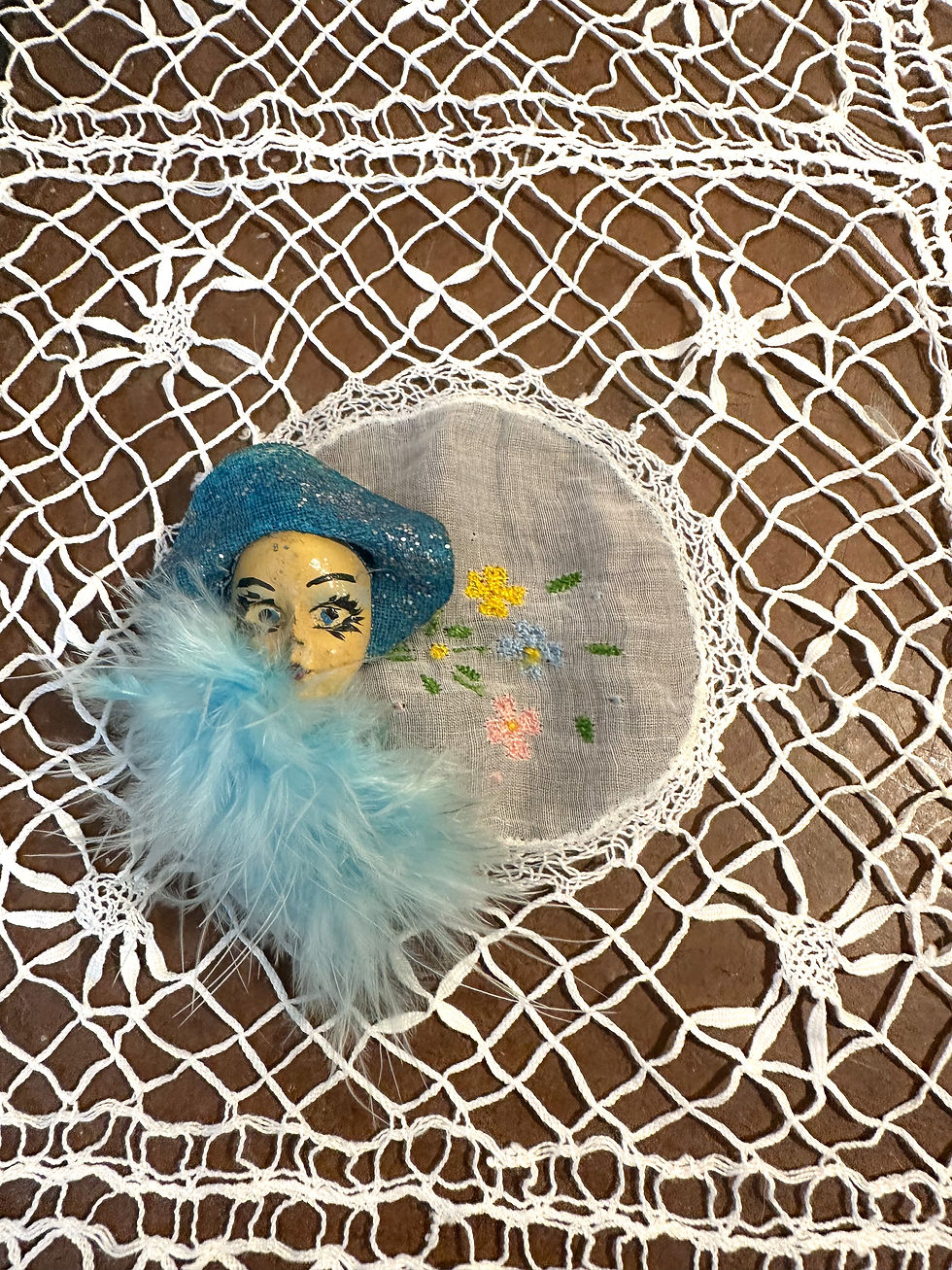 Miniatura: Broche vintage boneca anos 20 boa azul 