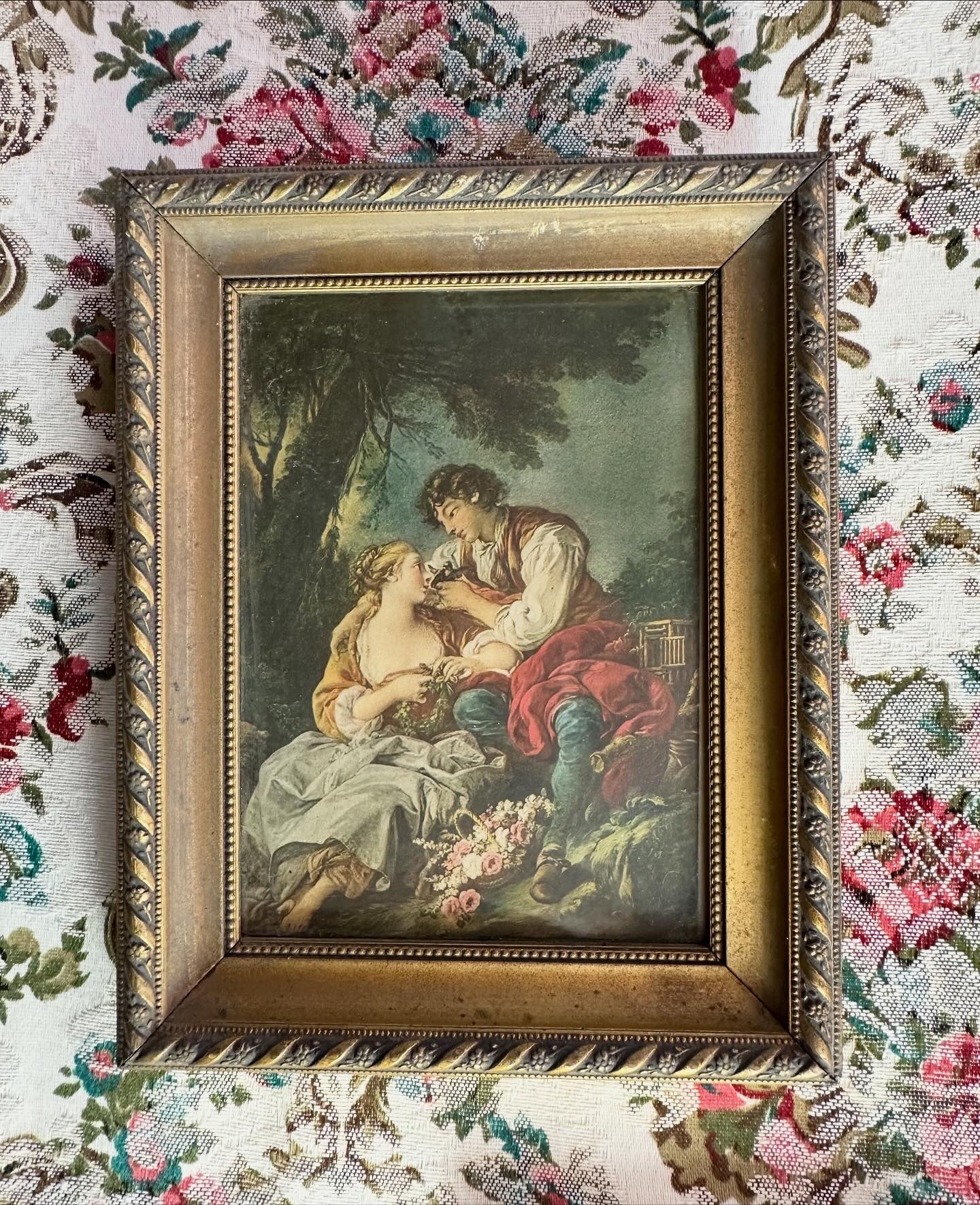 Quadro casal galante renascentista moldura dourada proteção de vidro 
