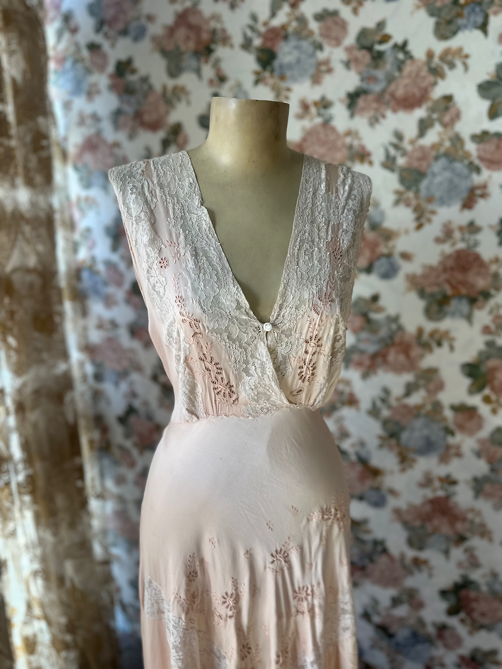 Miniatura: Vestido camisola  vintage 1940 seda rosinha com rendas francesas rosas 
