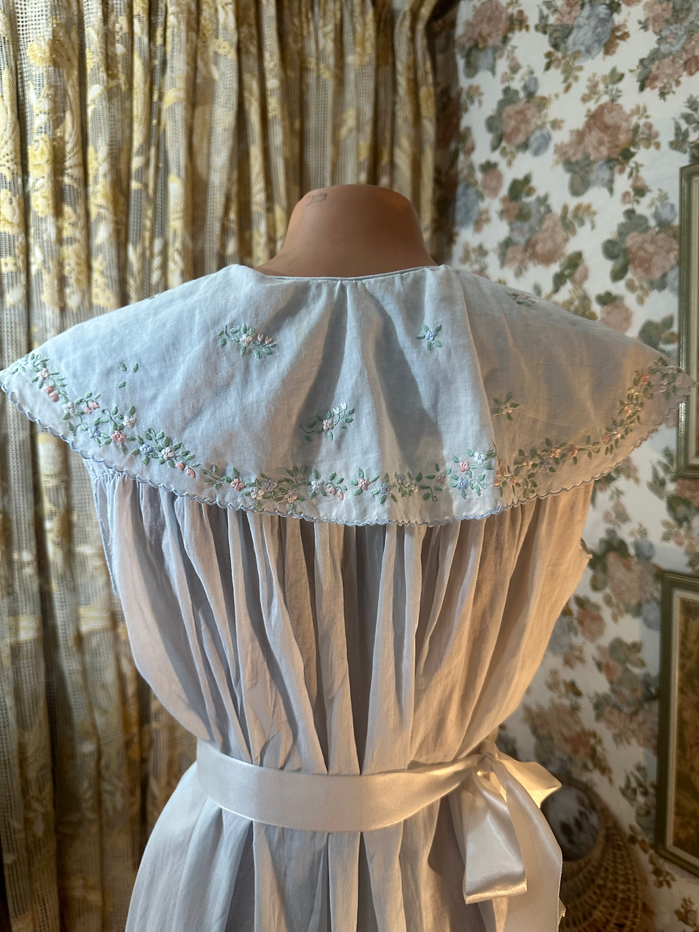 Miniatura: vestido camisola 1930 azul clarinho em cambraia de algodão pele de ovo, com