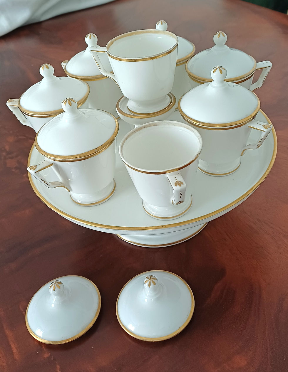 Thumbnail: NAST à Paris service jus ou à crème. Porcelaine dure. Début du XIXème siècle.