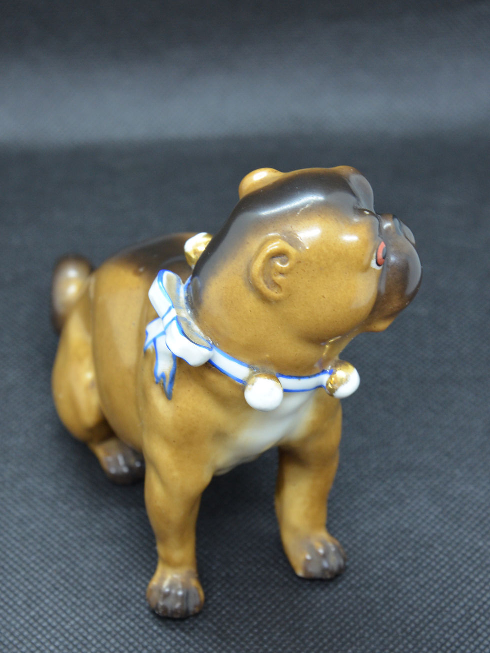 Miniature : Carlin en porcelaine Conta & Boehme, Pössneck. Circa 1880-1890.