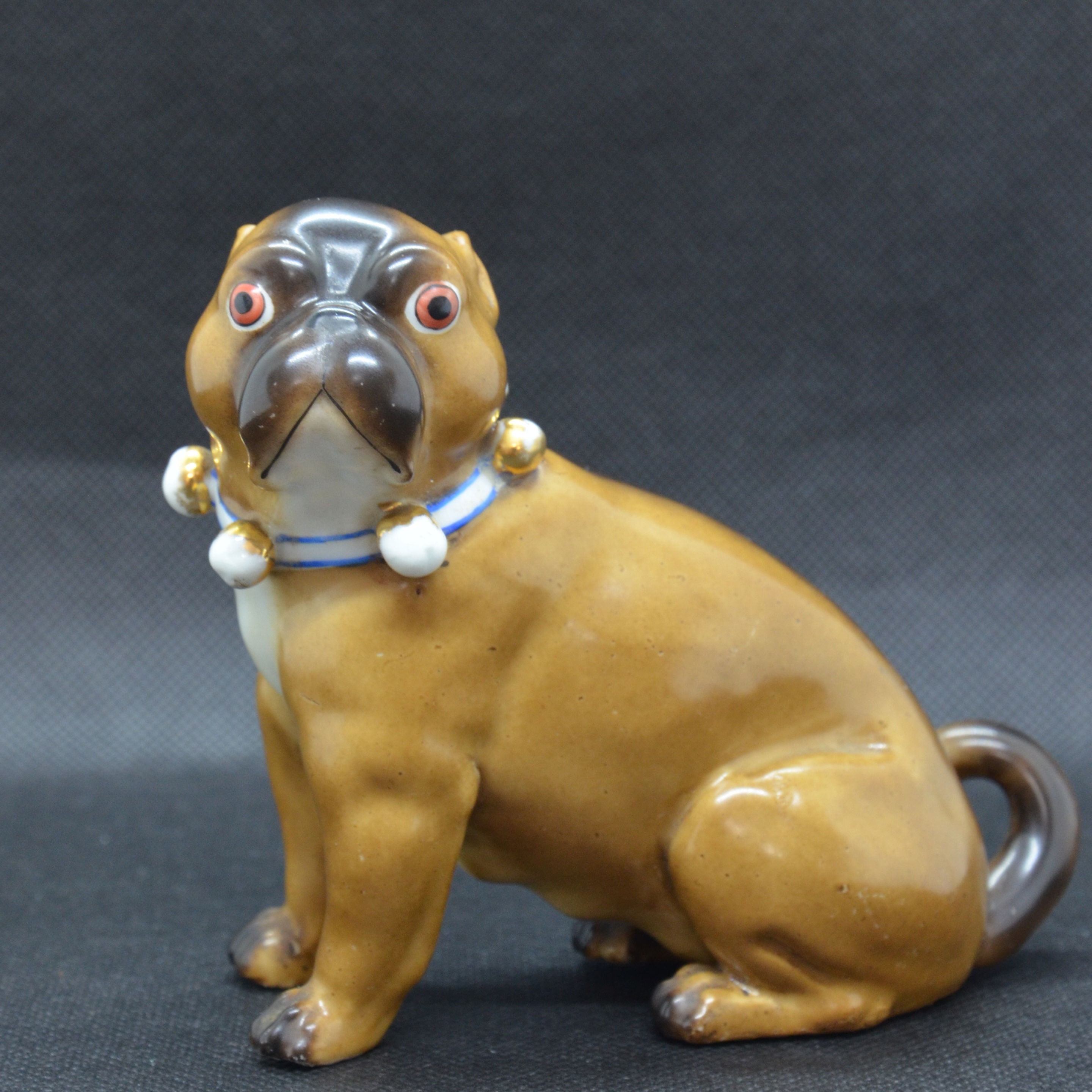 Carlin en porcelaine Conta & Boehme, Pössneck. Circa 1880-1890.