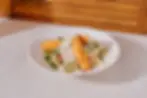 Salată crispy chicken