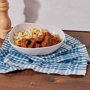 Gulaș bavarez cu spätzle