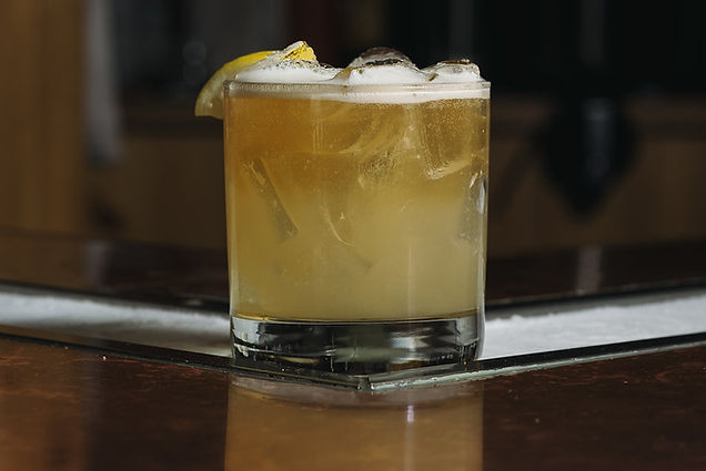 Fizzy drink with lemon wedge and ice.