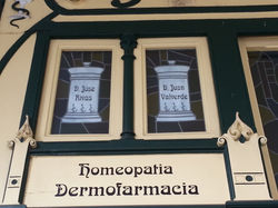 vidriera_farmacia_manteca_2